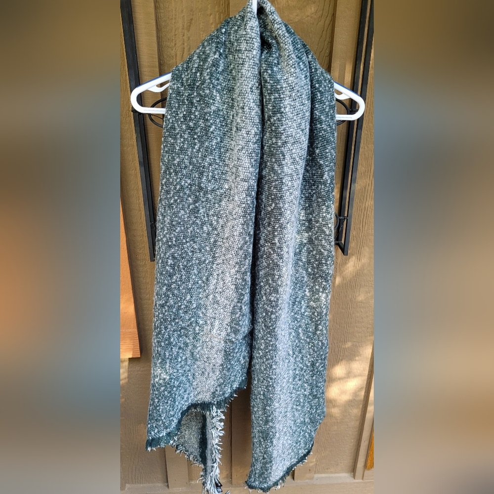 NWT | Torrid Green & White Marled Scarf